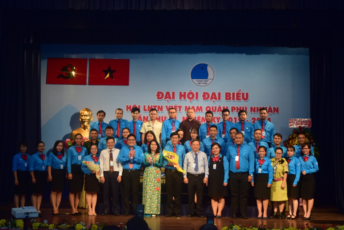 Lãnh đạo Thành phố và Quận trao hoa chúc mừng Ủy ban Hội LHTN Việt Nam quận Phú Nhuận nhiệm kỳ VI (2019 - 2024)